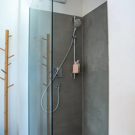 Anton - Penthouse Mit Seeblick Und Kostenloser Garage Apartmán