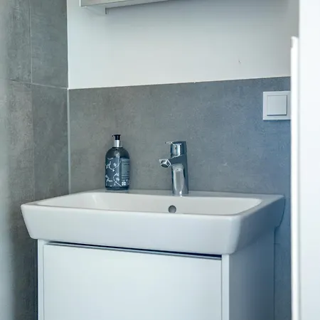 Anton - Penthouse Mit Seeblick Und Kostenloser Garage Apartmán *